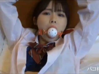 [兄妹乱伦]哥哥强上亲妹妹，嘴里一直含着不要